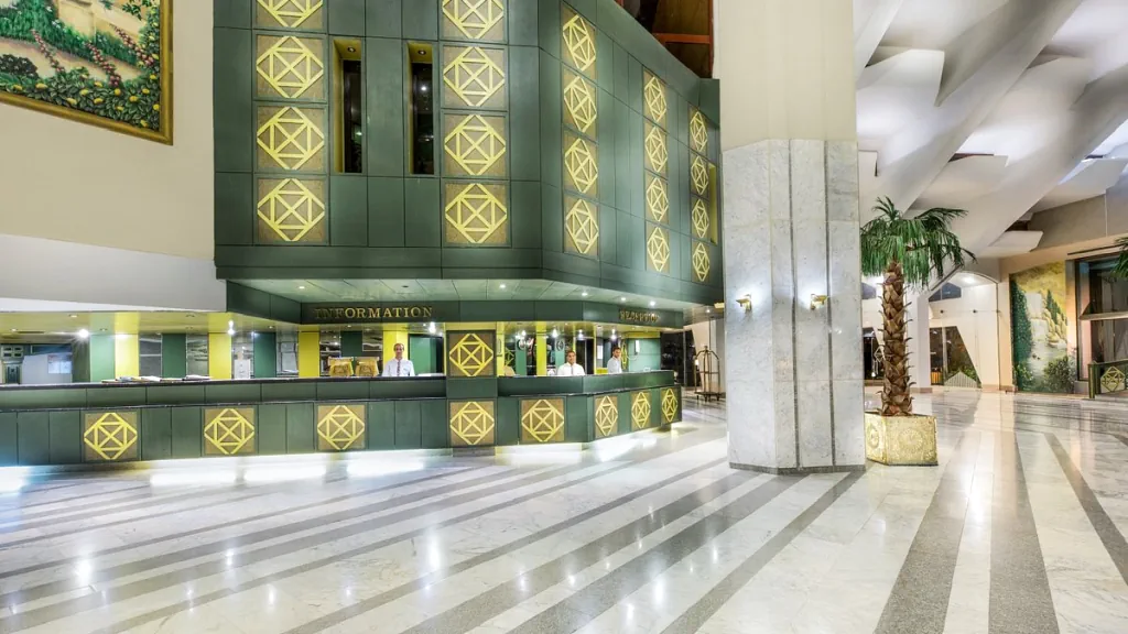 الفندق بيراميزا ايزيس ايلاند ريزورت - أسوان